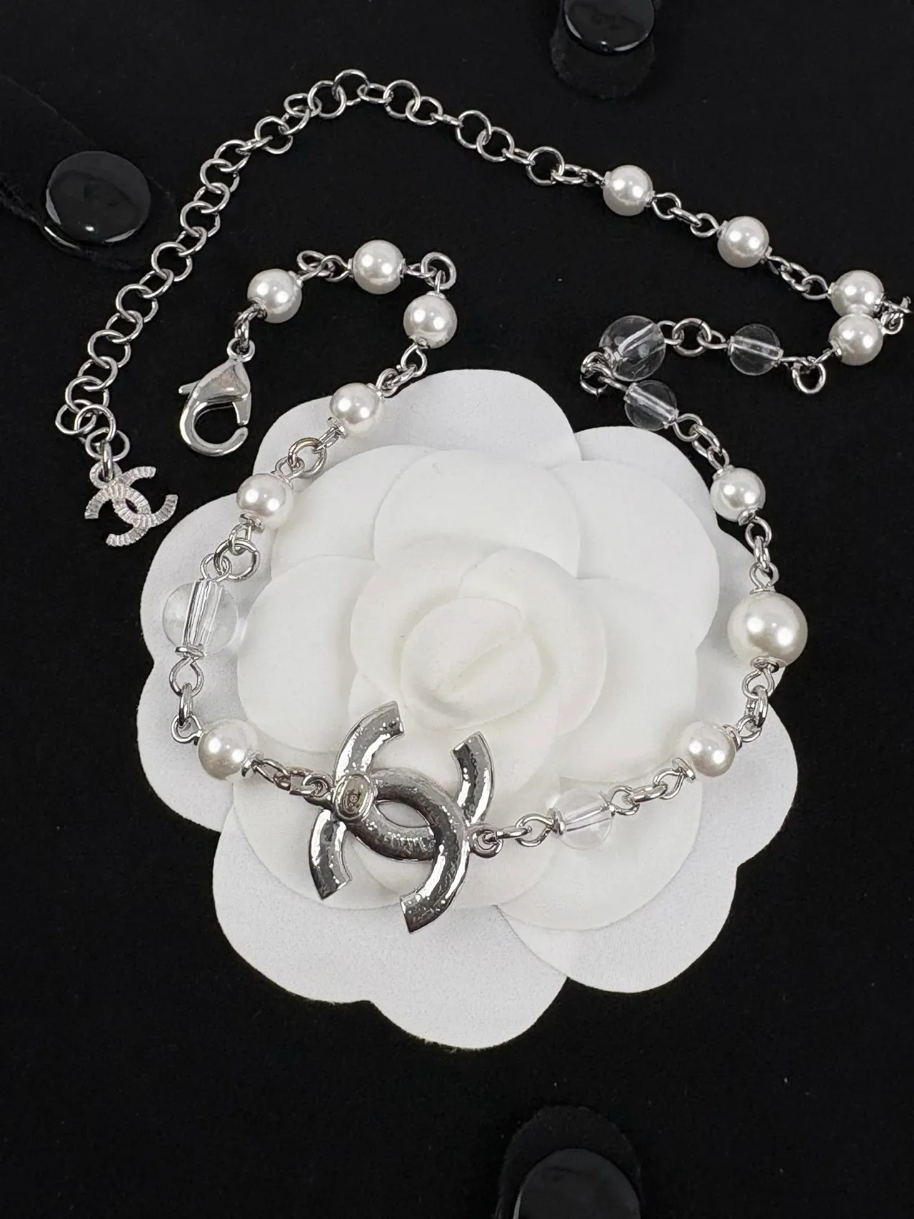 Chanel Camélia Colar Branco Prata Pérola e Cristal Corrente de Pérolas Pavé CC Logo Charm 8