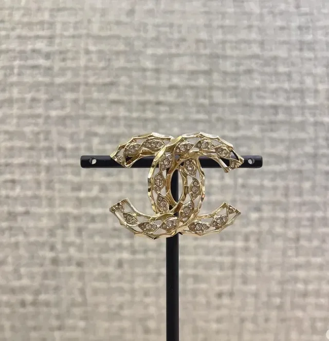 Chanel CC Broche Doré Pavé Cristal Motif Feuille 2