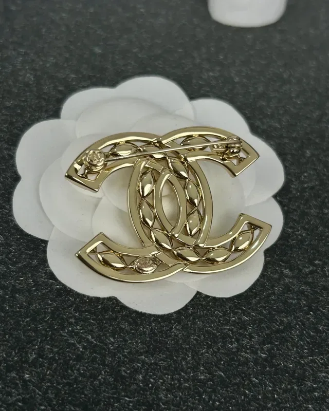 Chanel CC Broche Doré Pavé Cristal Motif Feuille 8