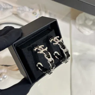 Chanel CC Chaîne Noir Argent Logo Boucles d'oreilles