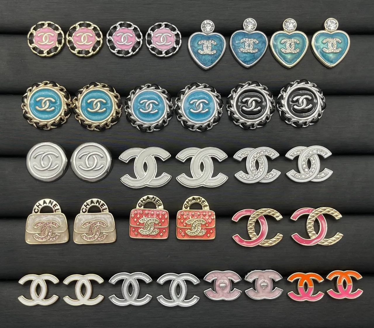 Chanel CC Logo Brooch Collection রুপো সোনা ক্রিস্টাল-এম্বেলিশড কুইল্টেড মোটিফ ব্রোচ 3
