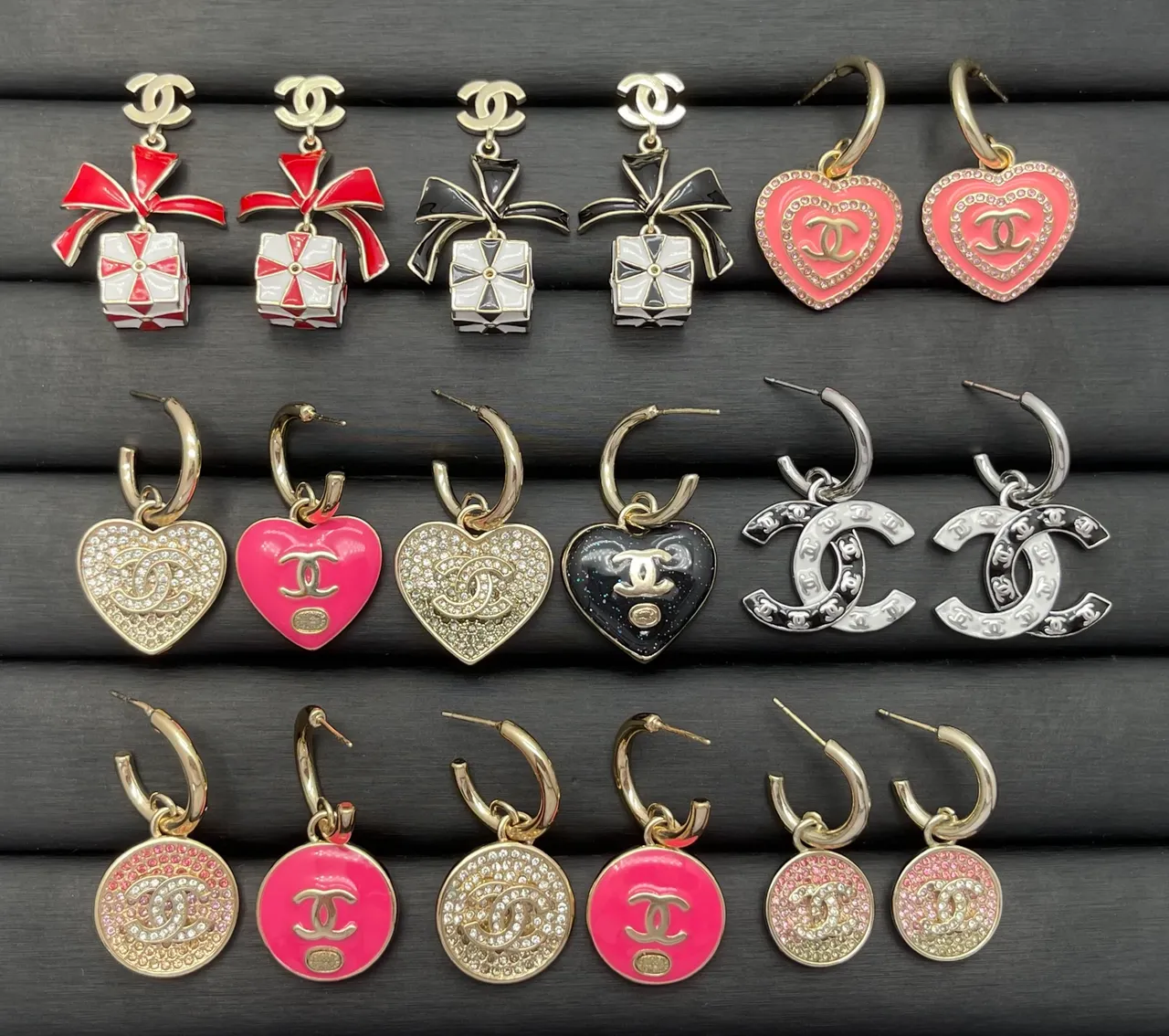 Chanel CC Logo Brooch Collection রুপো সোনা ক্রিস্টাল-এম্বেলিশড কুইল্টেড মোটিফ ব্রোচ 4