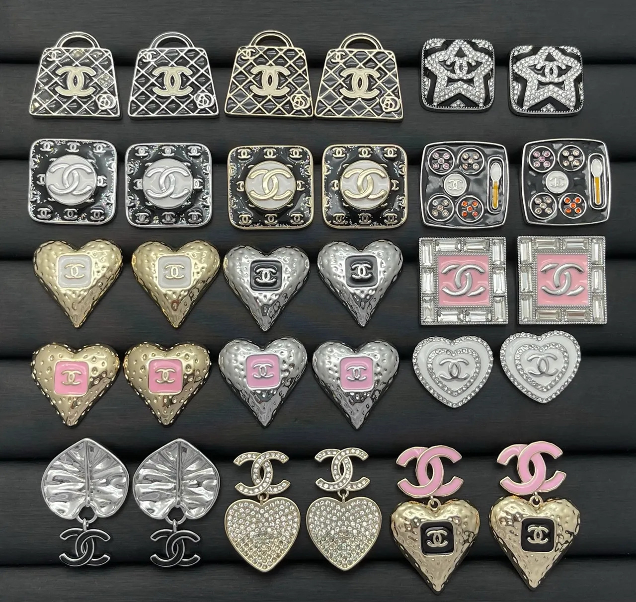 Chanel CC Logo Brooch Collection রুপো সোনা ক্রিস্টাল-এম্বেলিশড কুইল্টেড মোটিফ ব্রোচ 6