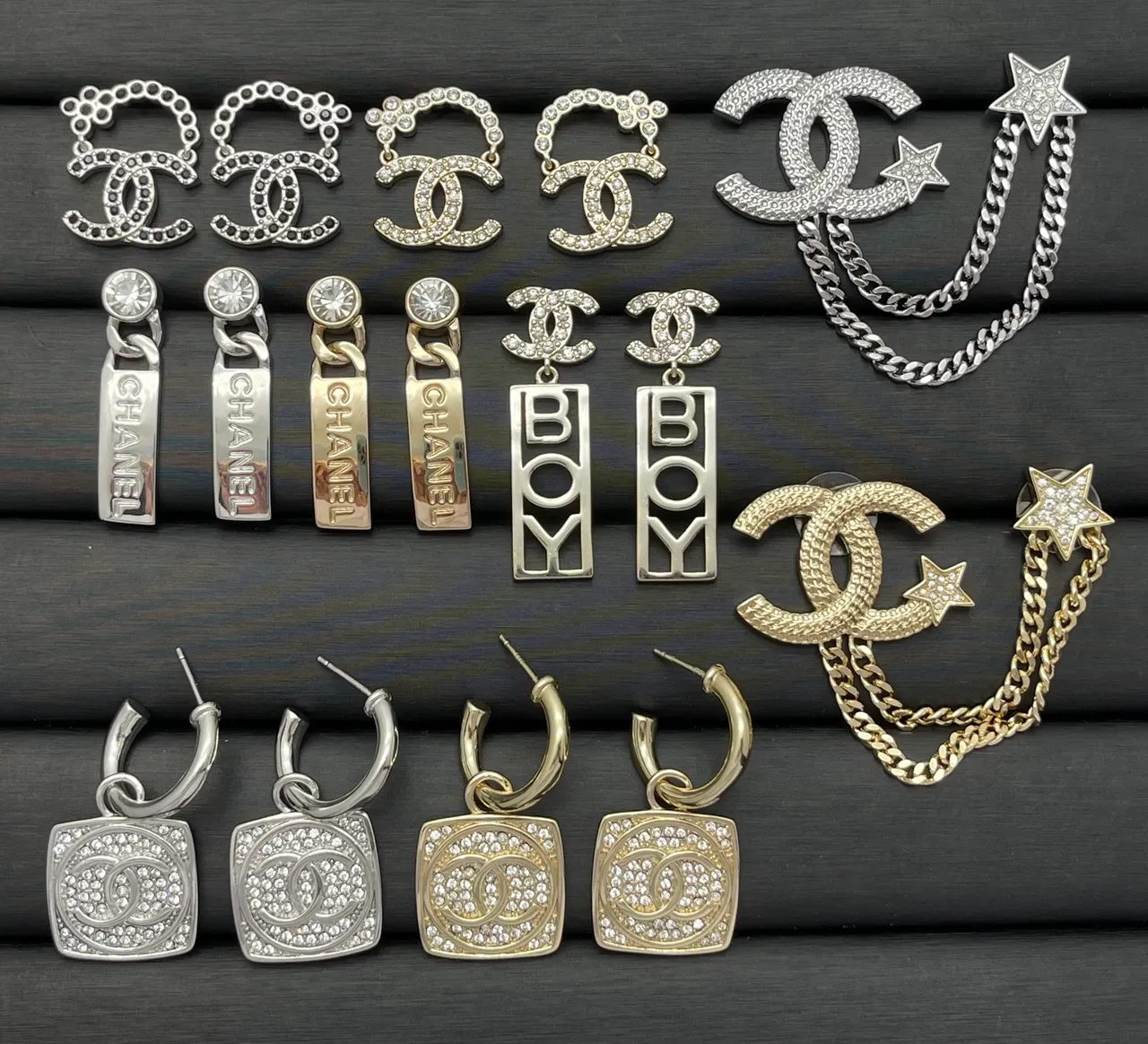 Chanel CC Logo Brooch Collection রুপো সোনা ক্রিস্টাল-এম্বেলিশড কুইল্টেড মোটিফ ব্রোচ 12