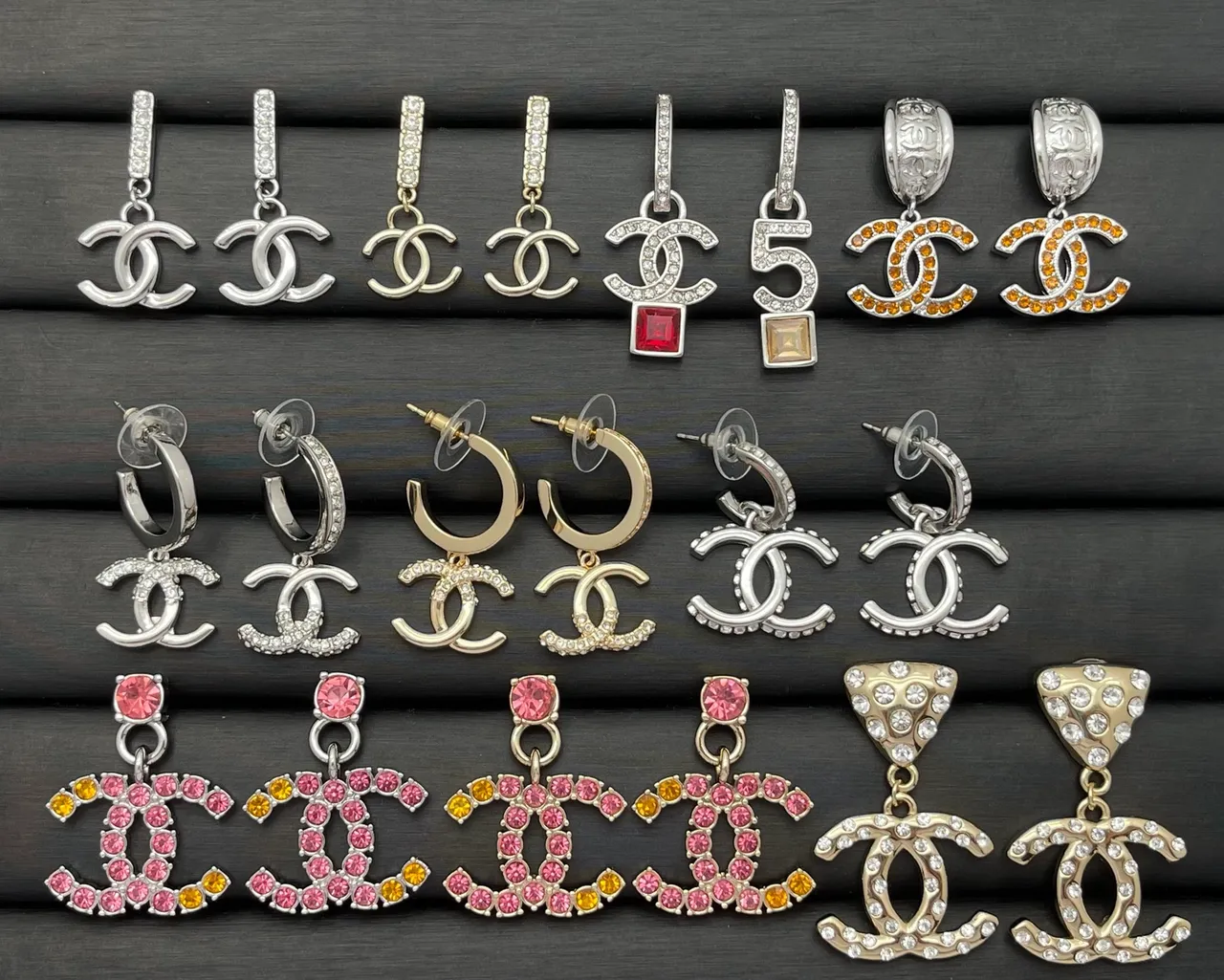 Chanel CC Logo Brooch Collection রুপো সোনা ক্রিস্টাল-এম্বেলিশড কুইল্টেড মোটিফ ব্রোচ 13
