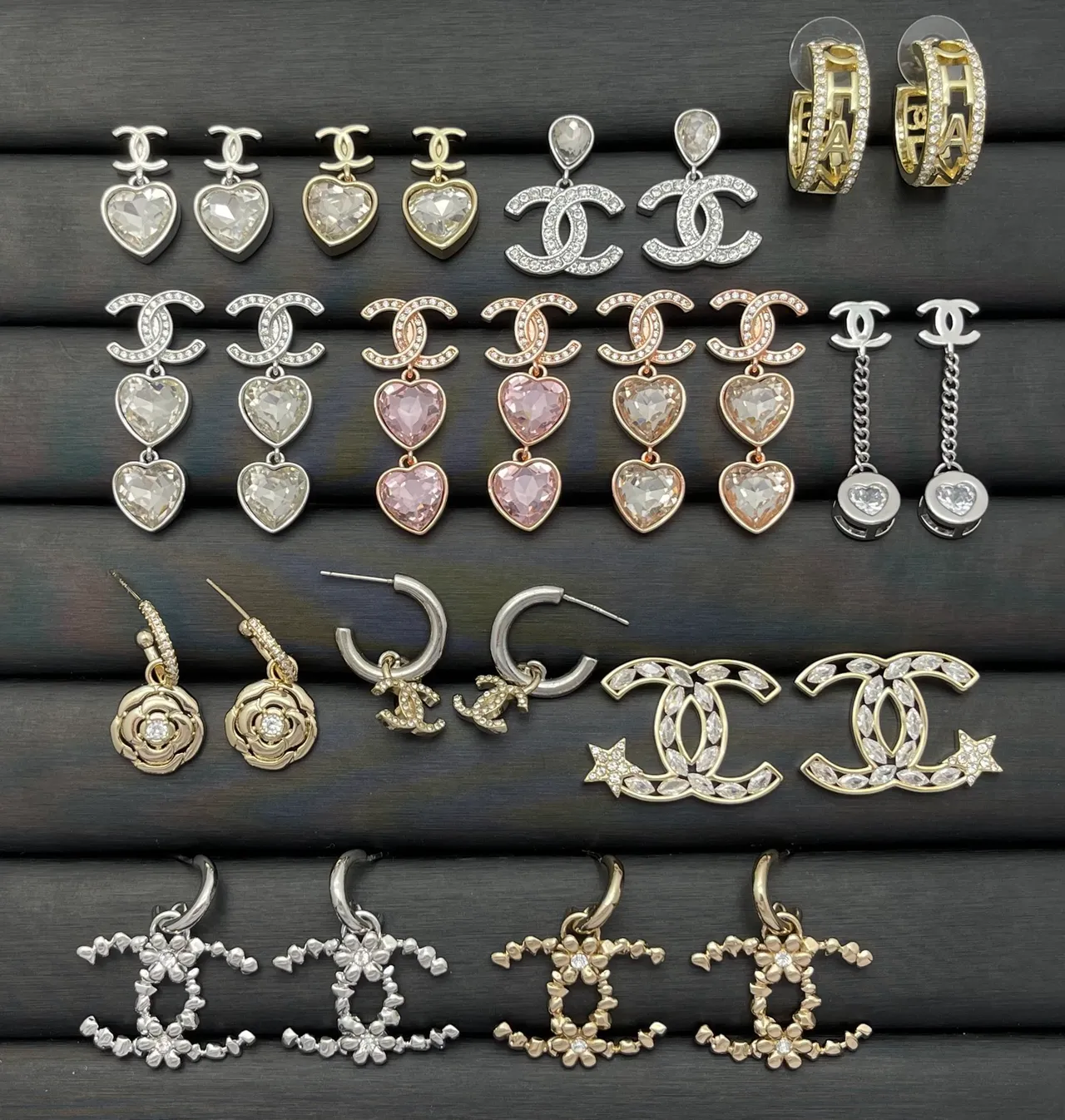 Chanel CC Logo Brooch Collection রুপো সোনা ক্রিস্টাল-এম্বেলিশড কুইল্টেড মোটিফ ব্রোচ 14