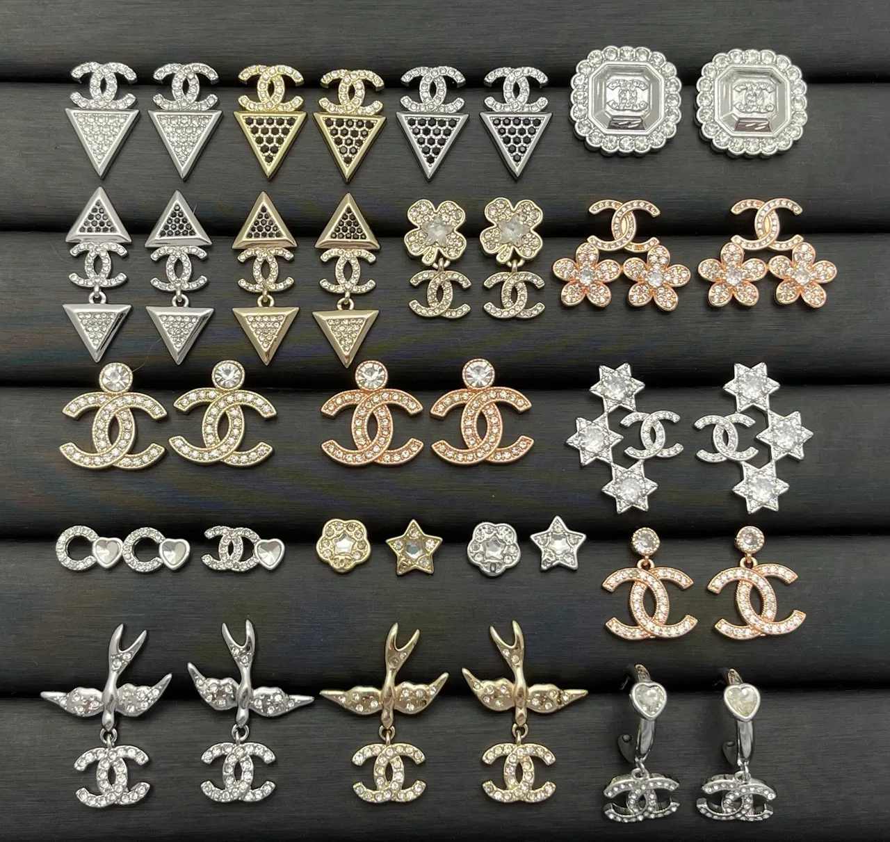 Chanel CC Logo Brooch Collection রুপো সোনা ক্রিস্টাল-এম্বেলিশড কুইল্টেড মোটিফ ব্রোচ 15
