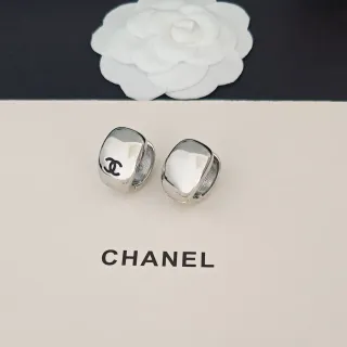 Chanel CC Logo أقراط كليب فضة مصقولة