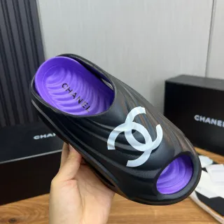 Chanel CC Slide नعाल أسود وأرجواني