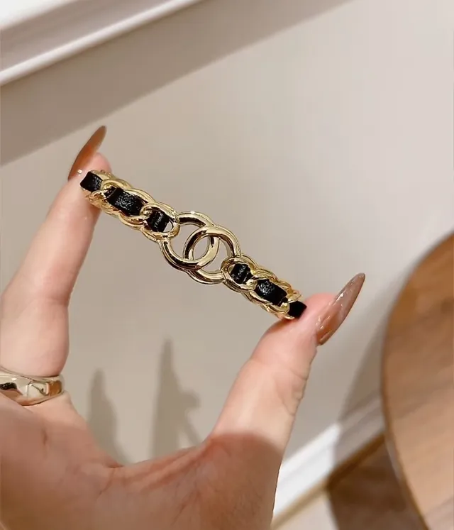 Chanel 经典链扣 金色和黑色皮革手链 6