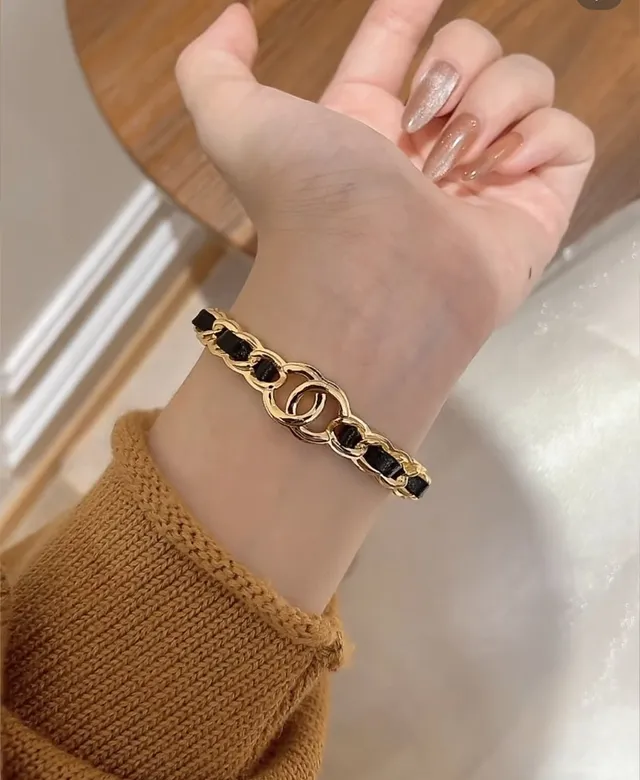 Chanel 经典链扣 金色和黑色皮革手链 8