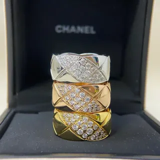 Chanel Coco Crush क्विल्टेड पेव डायमंड चौड़ी पट्टी की अंगूठियाँ