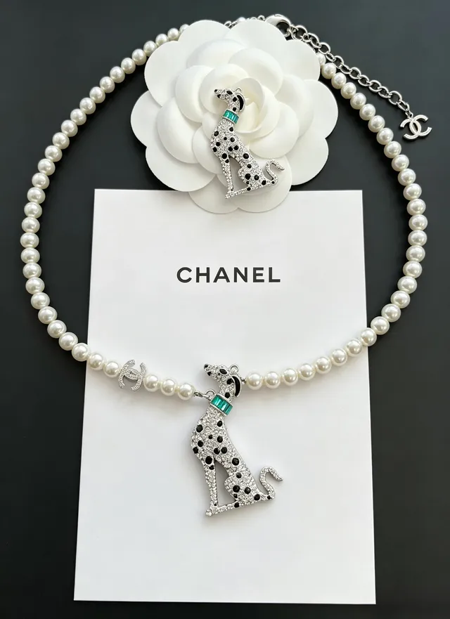 Chanel colar de cristal e pérola de cão dalmata 3
