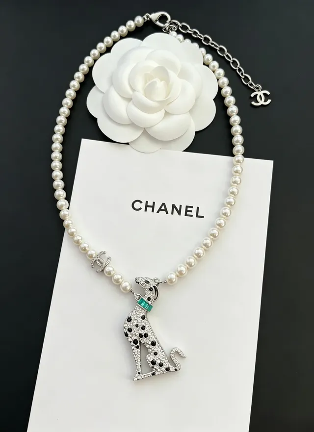 Chanel colar de cristal e pérola de cão dalmata 6