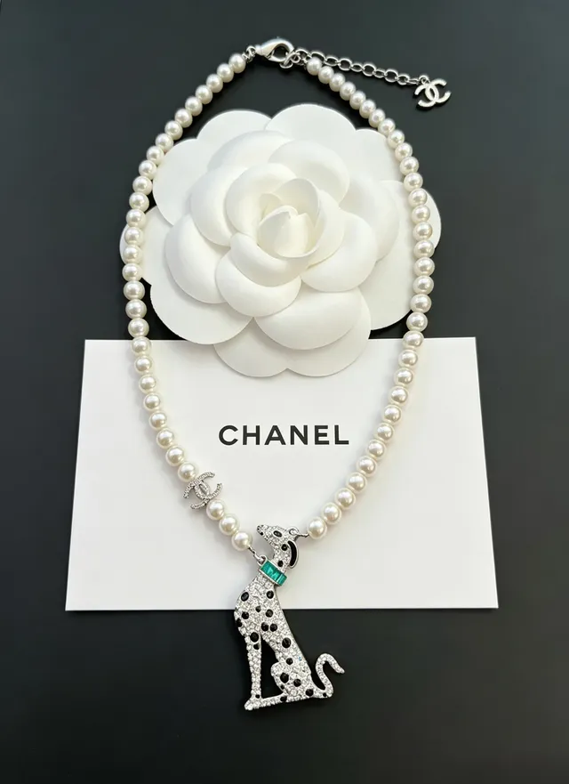 Chanel colar de cristal e pérola de cão dalmata 7