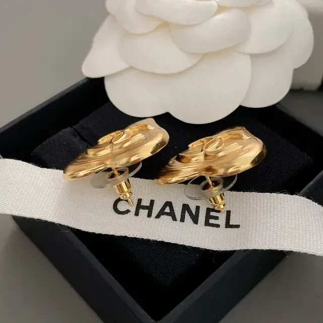 Chanel Heart CC গোল্ড-টোন কানের দুল 6