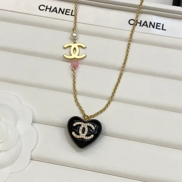 Collier Chanel Cœur Noir Résine Cristal CC Logo 2