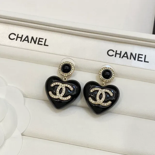 Collier Chanel Cœur Noir Résine Cristal CC Logo 4