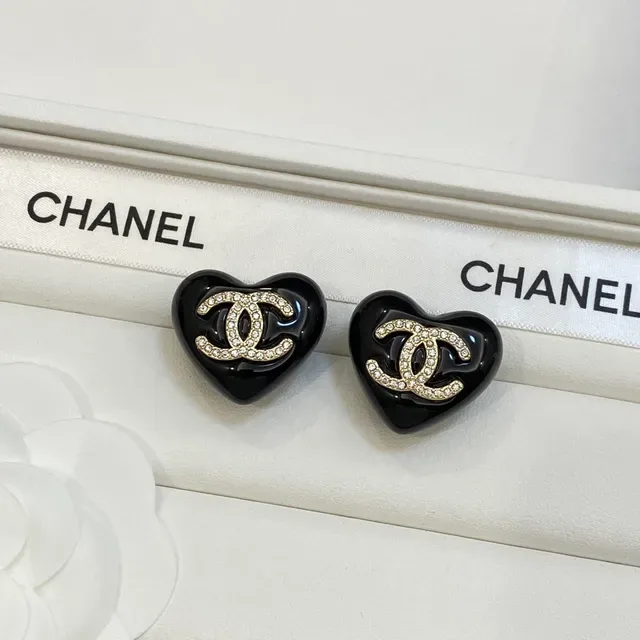 Collier Chanel Cœur Noir Résine Cristal CC Logo 5