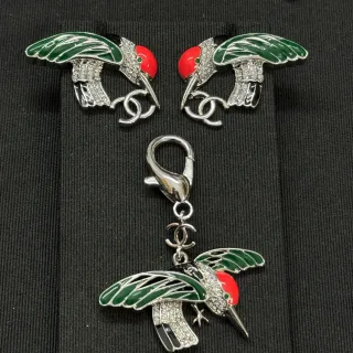 Chanel Hummingbird हरा लाल एनामेल क्रिस्टल-पेवे बॉडी ब्रोच