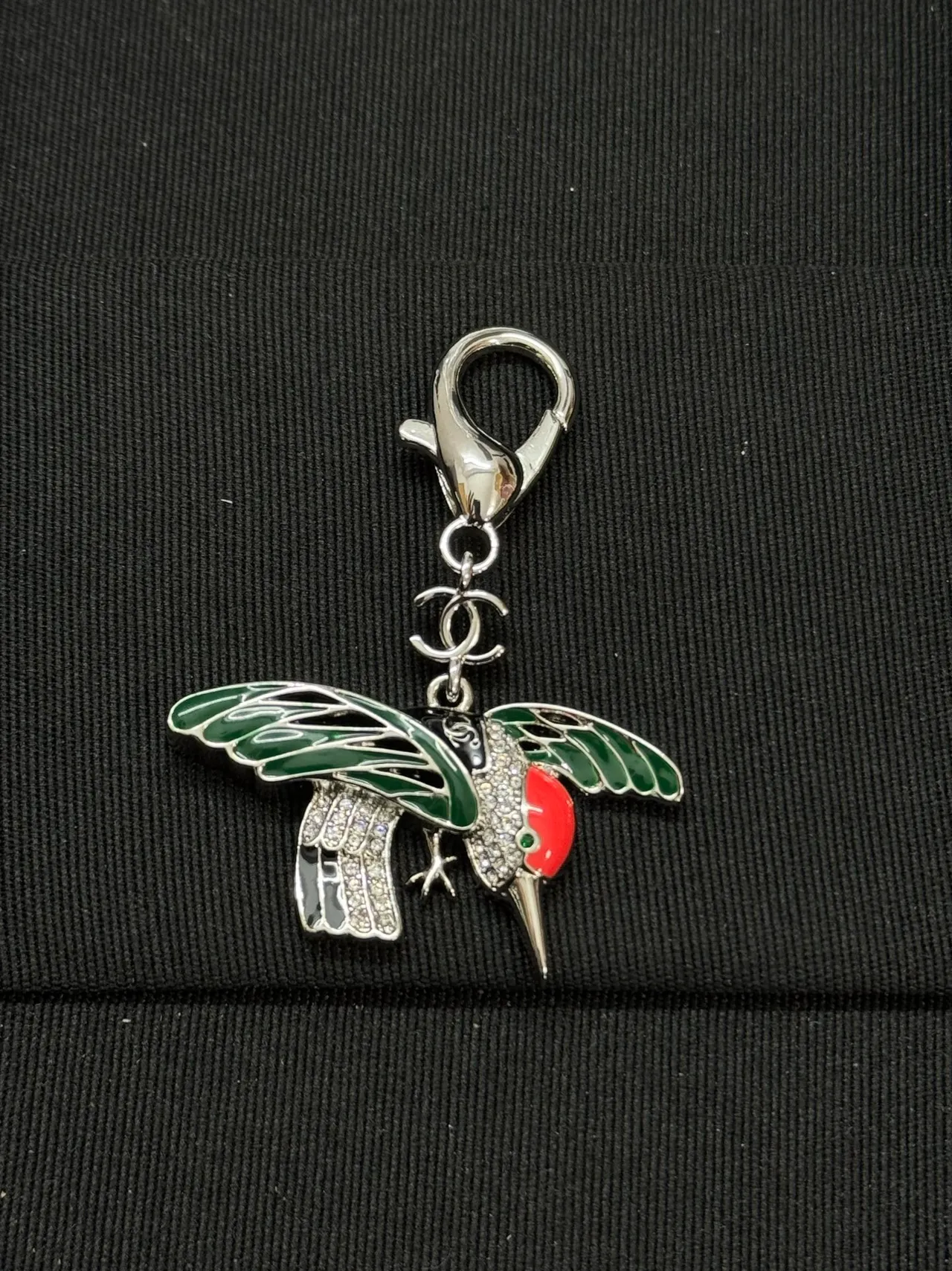 Chanel Hummingbird Verde Vermelho Esmalte Cristal-Pavé Corpo Broche 4