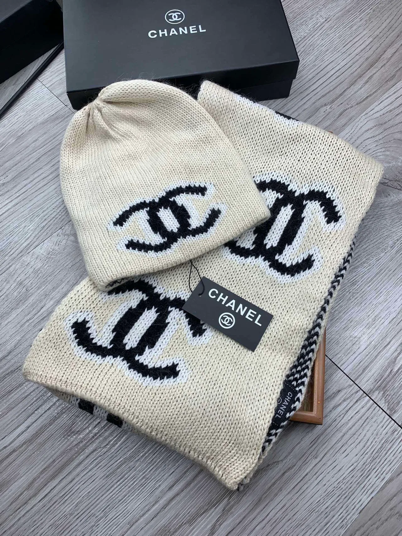 Chanel Interlocking CC Logo قبعة صوفية 2