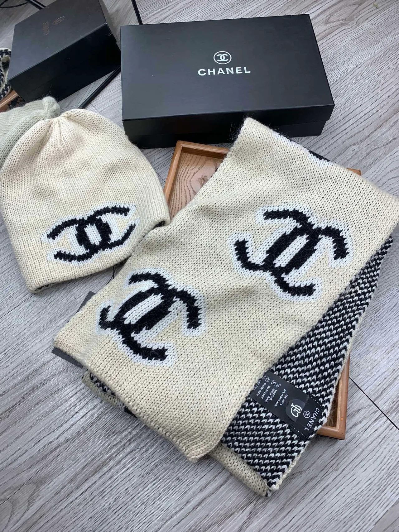 Chanel Interlocking CC Logo قبعة صوفية 3