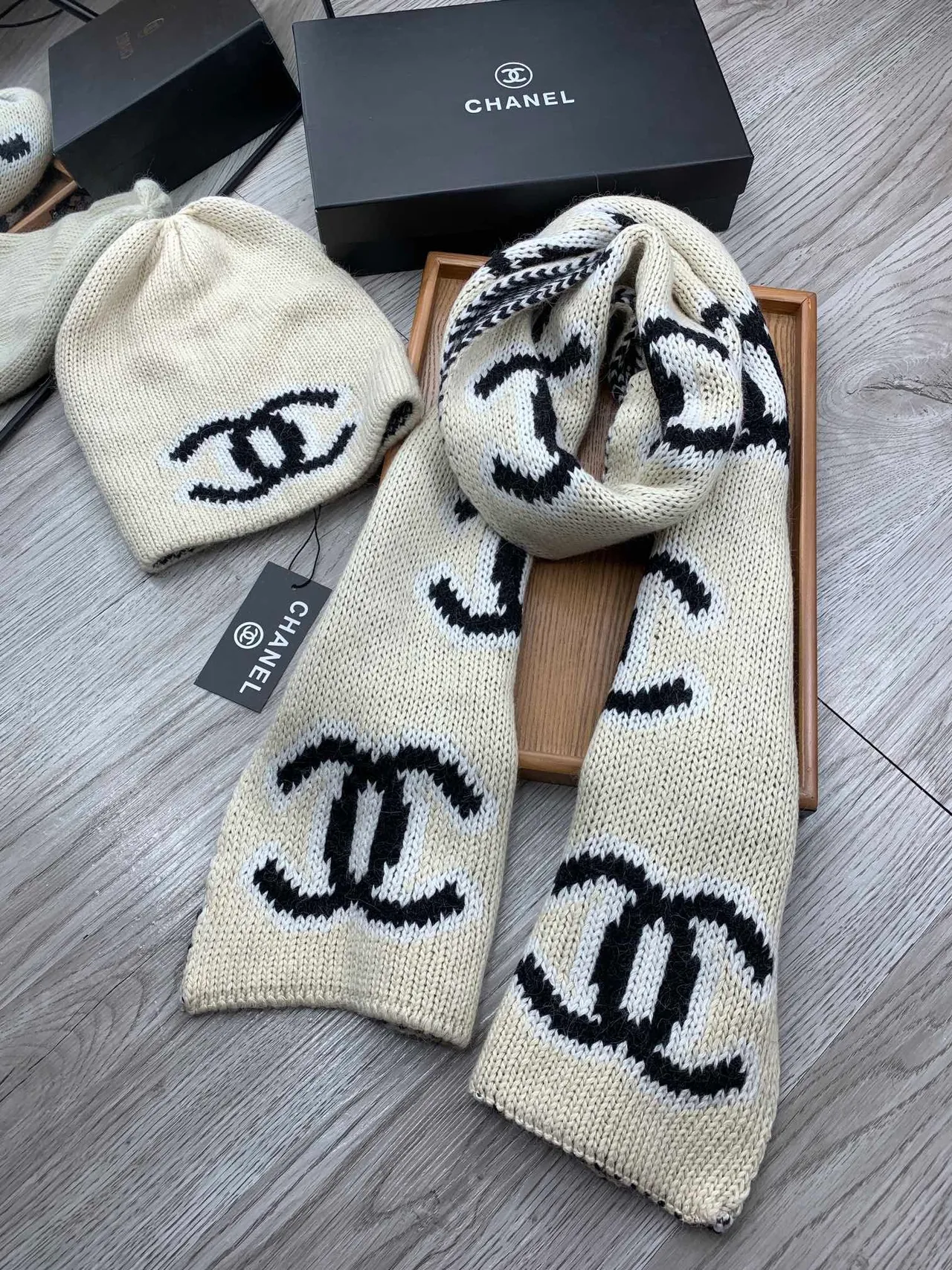 Chanel Interlocking CC Logo قبعة صوفية 6