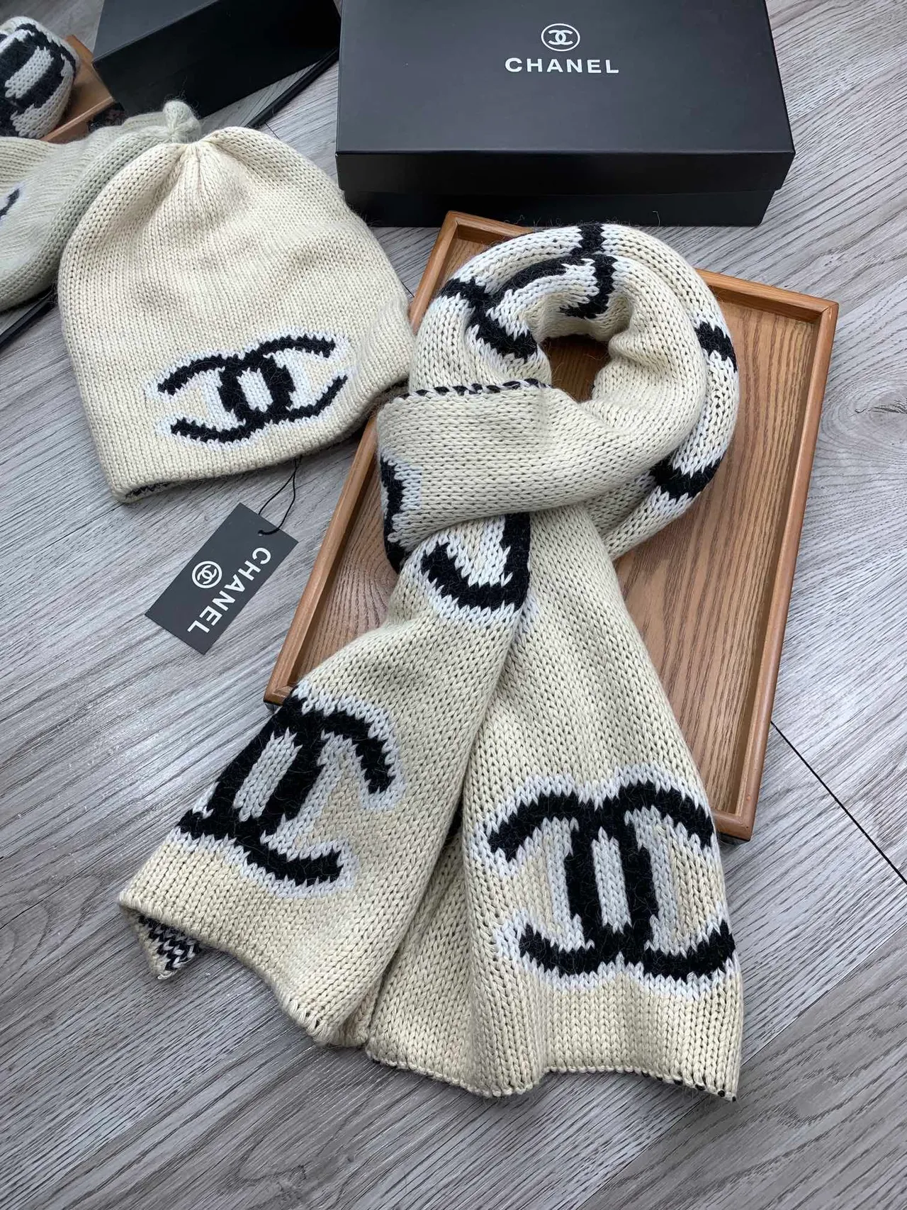 Chanel Interlocking CC Logo قبعة صوفية 7