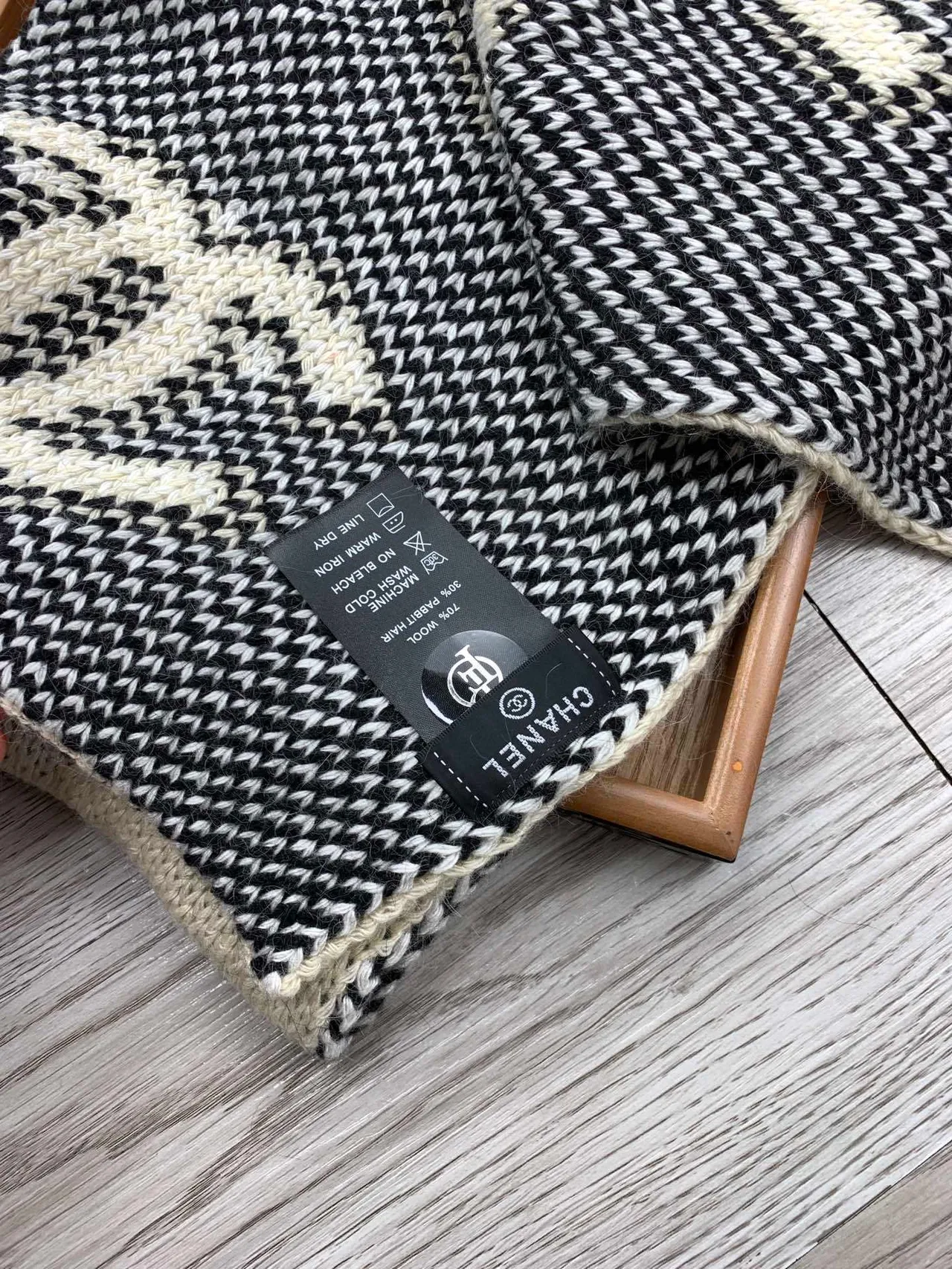 Chanel Interlocking CC Logo قبعة صوفية 8