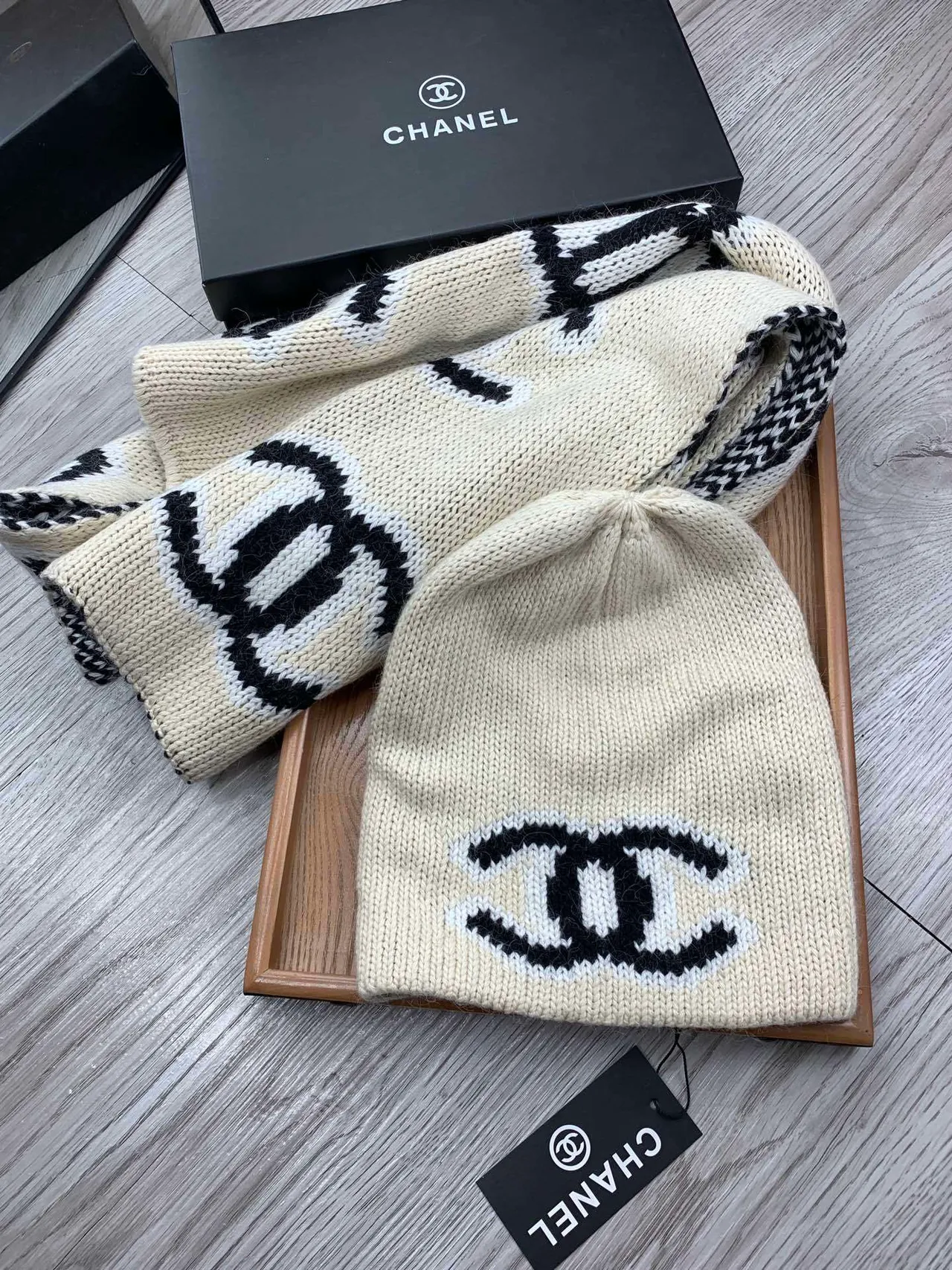 Chanel Interlocking CC Logo قبعة صوفية 9