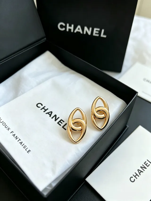 Chanel Interlocking Oval Link Gold-Tone Stud Earrings 8
