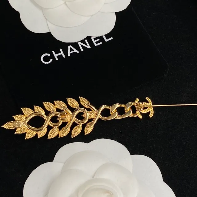 Chanel Broche folha de videira cristal dourado branco corrente de elos folhas em corte de marquês broche 2