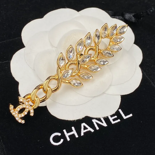 Chanel Broche folha de videira cristal dourado branco corrente de elos folhas em corte de marquês broche 3