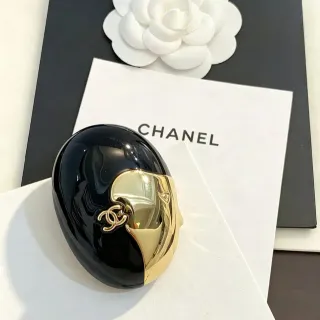 Chanel Les Beiges Éclat sain Crème gel compact noir et or sac à main
