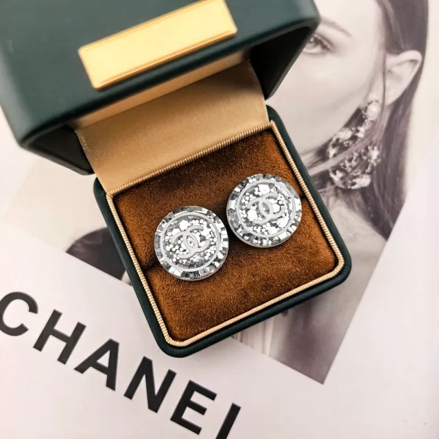 Chanel Logo Stud Brincos Preto Branco Circular Glitter Mosaic 4