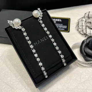 Chanel মুক্তা এবং ক্রিস্টাল চেইন ড্রপ ইয়াররিংস