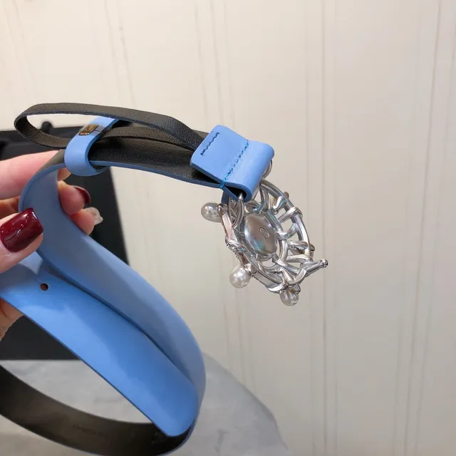 Chanel Cinturón de cuero azul claro con hebilla de perlas y cristal sunburst buckle 5