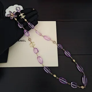 Chanel قلادة أرجوانية ذهبية مرصعة بالخرز