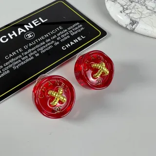 Chanel Bouton Résine Or Rouge Translucide Motif Camélia Boucles d'Oreilles