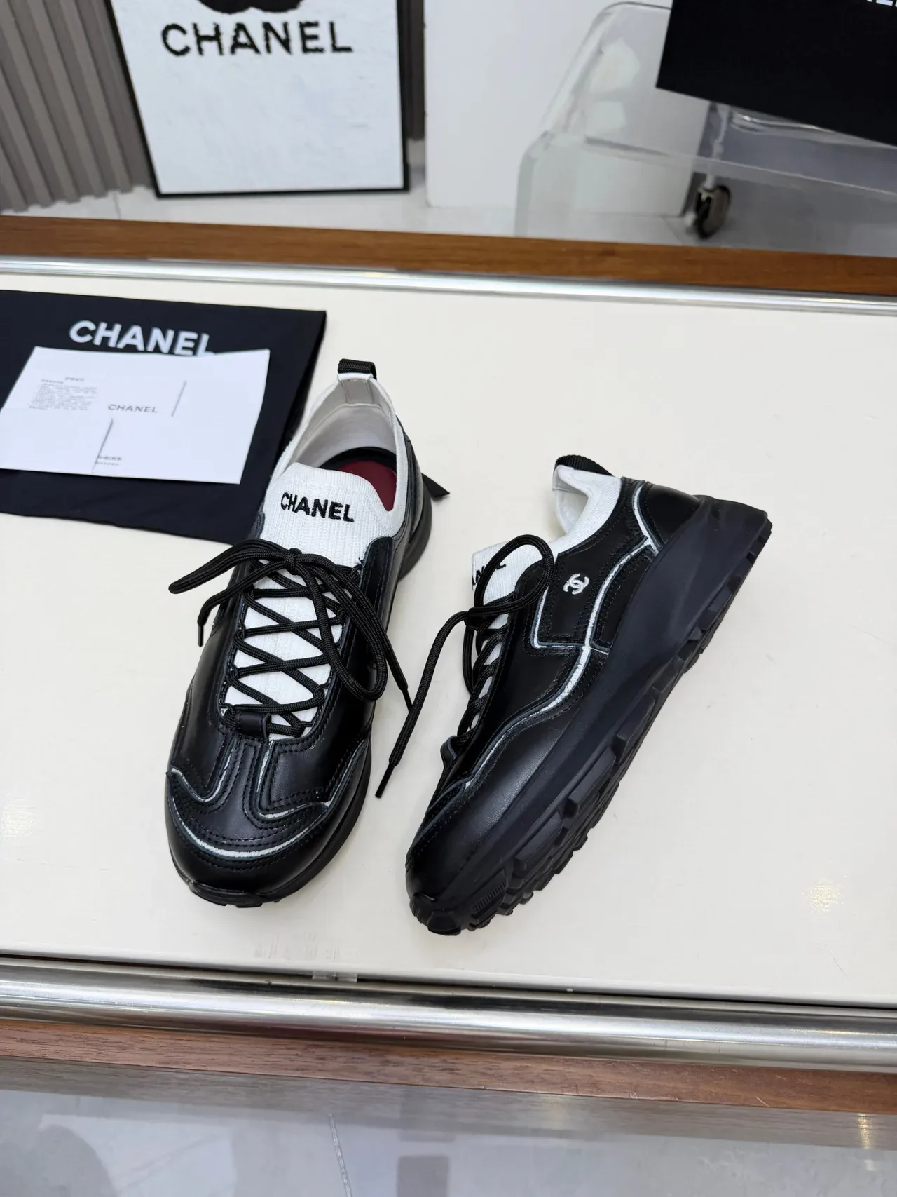 Chanel حذاء رياضي أسلوب الجري أسود وأبيض جلد نمط حياة 4