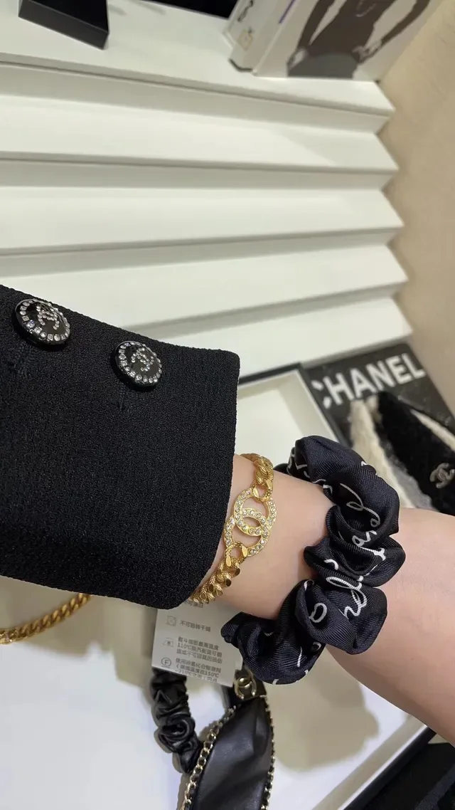 Chanel Pulseira Triple CC Corrente Curb de Cristal Tom Dourado 5