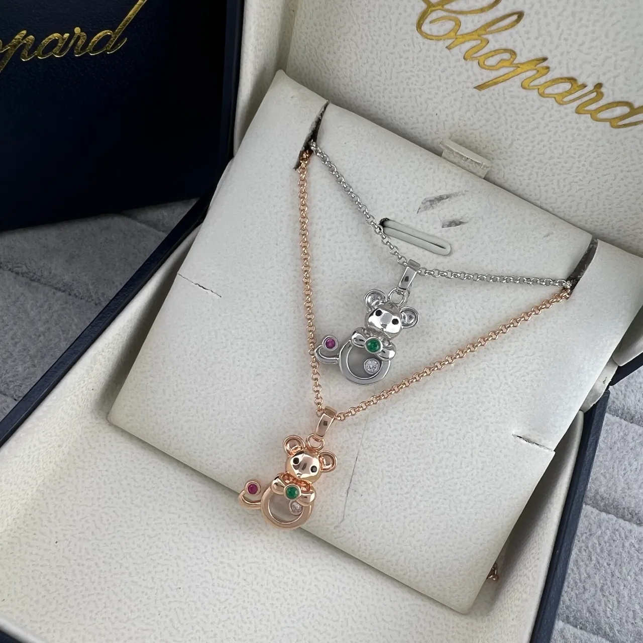 Chopard Happy Bear Pingente de ouro e prata com detalhes engastados em gemas 6