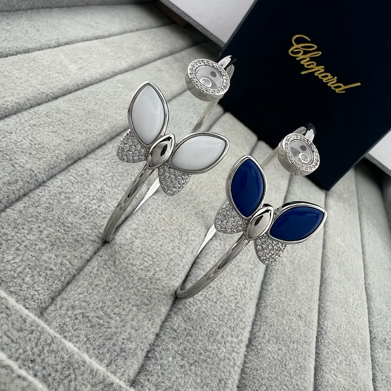 Chopard खुश बटरफ्लाई नीला सफेद मोटिफ Pavé-Set बेजेल ब्रेसलेट 2