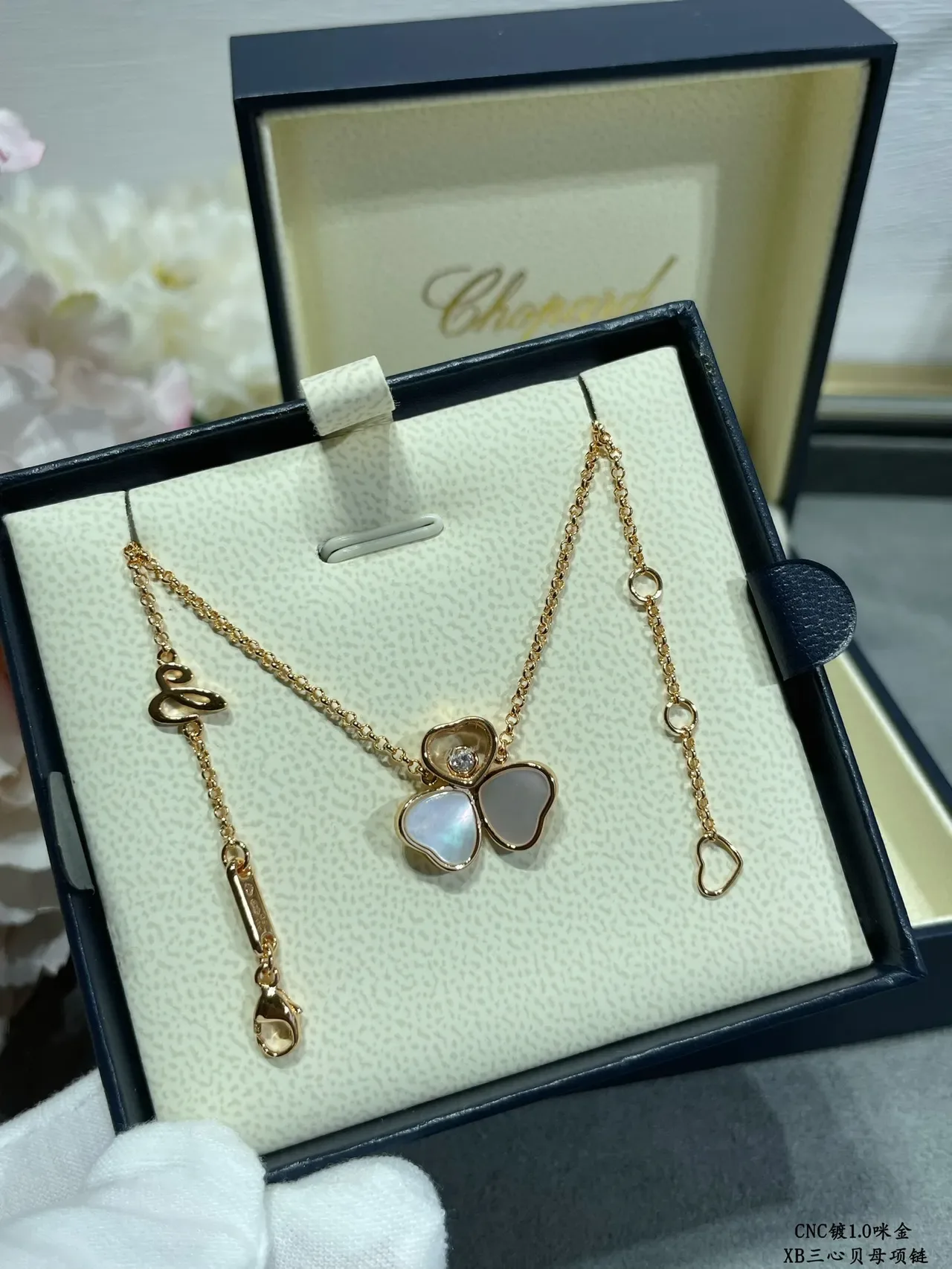 Chopard Happy Hearts Triple Heart قلادة اللؤلؤ والماس 5