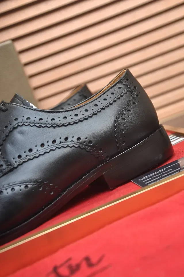 Christian Louboutin 全布洛格 黑色 红色 皮革 2