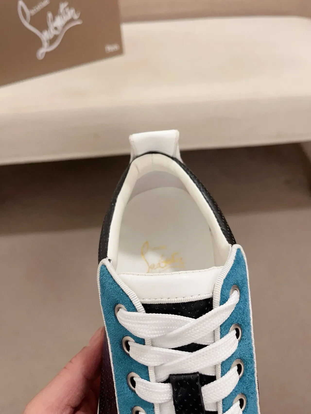 Christian Louboutin Lou Spikes أسود فيريتي فضي مدبب حذاء أسلوب حياة 5