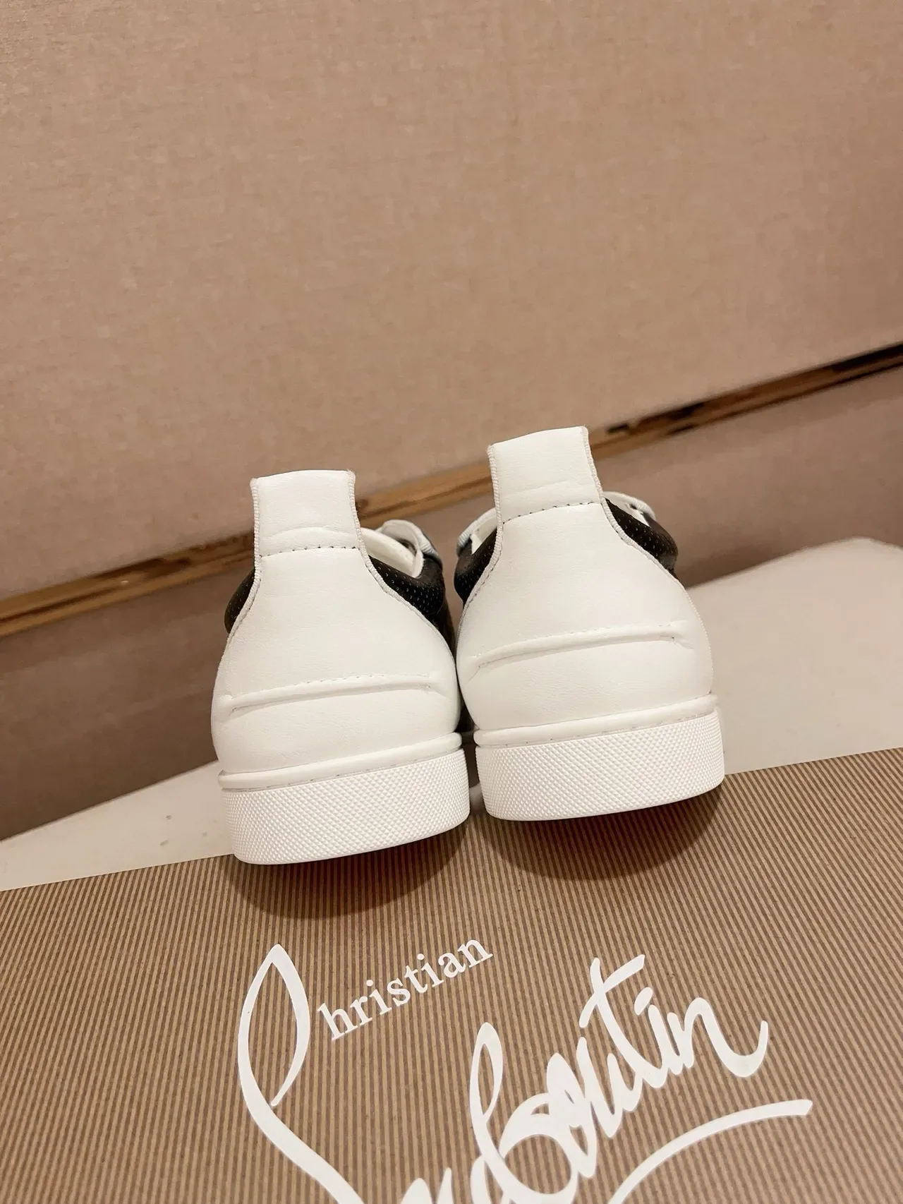 Christian Louboutin Lou Spikes أسود فيريتي فضي مدبب حذاء أسلوب حياة 7