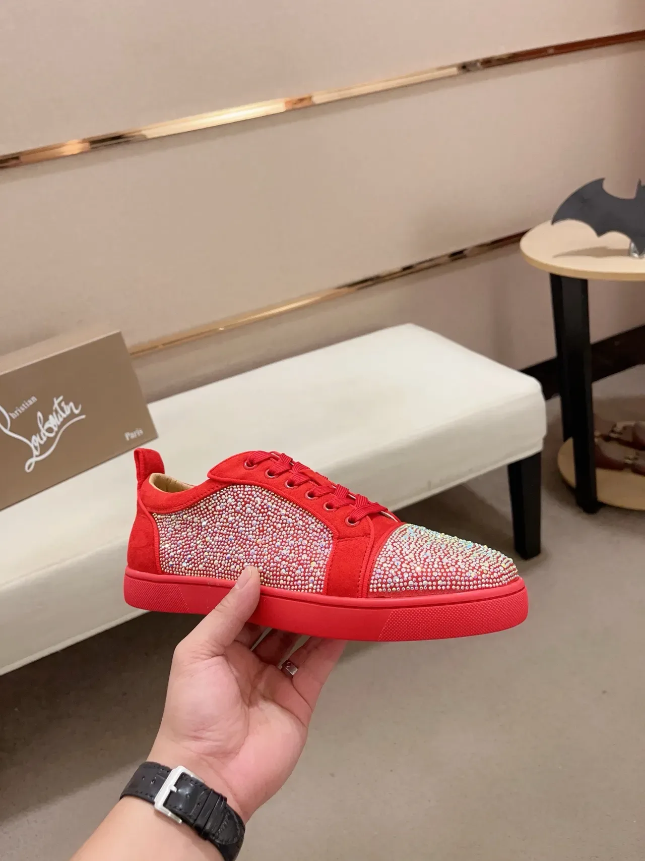 Christian Louboutin Louis Chaussures Lifestyle en Daim Rouge ornées de Cristaux 4