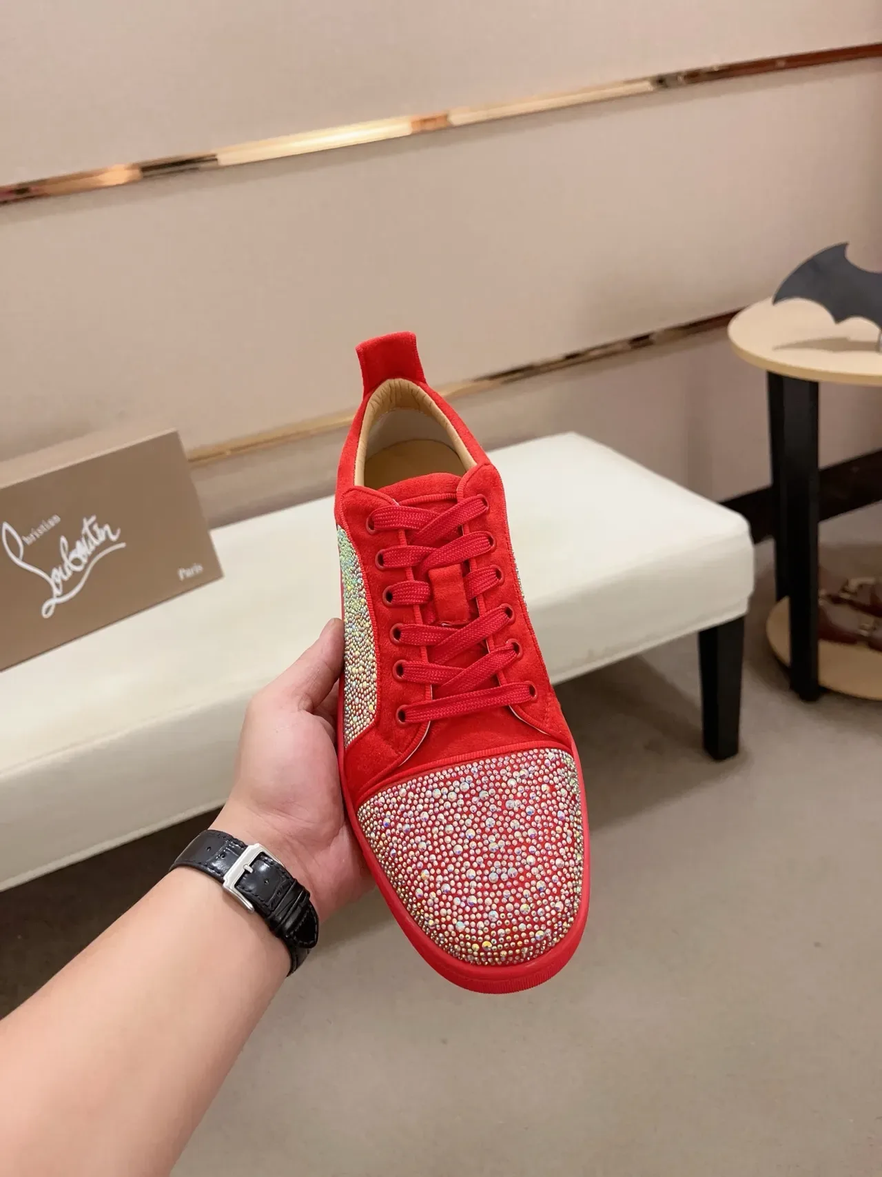 Christian Louboutin Louis Chaussures Lifestyle en Daim Rouge ornées de Cristaux 5